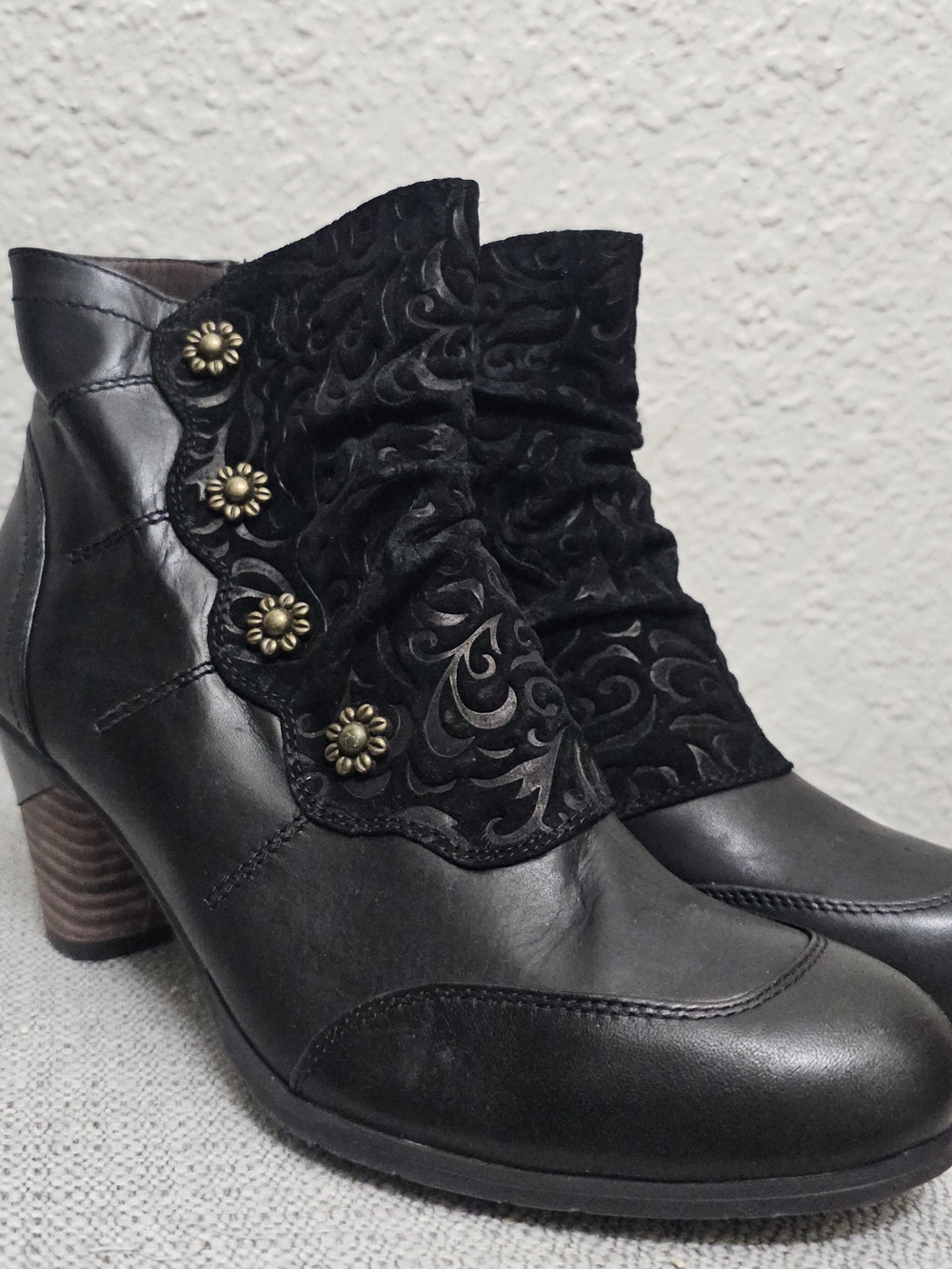 L'Artiste Belgard Black Leather Embossed Floral Ankle Boots - Picture 11 of 11